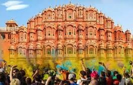 এমন হোলি নিশ্চয়ই দেখেননি, রাজস্থানের উদয়পুরের মেনার গ্রামে