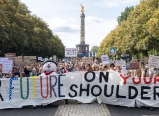 জার্মানিতে রাশিয়ার সমর্থনে বড় বিক্ষোভ