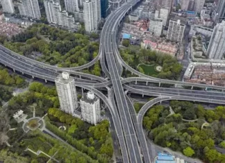 নাগরিকরা চীনে লকডাউন প্রতিরোধ করতে পারছে না, ক্ষুধার্ত ও তৃষ্ণার্ত লোকেরা জানালা দিয়ে চিৎকার করছে