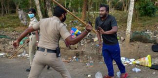কানপুরের এসিপি পতিতাদের শ্লীলতাহানি করার পাঠ শেখালেন, ভাইরাল সেই ভিডিও