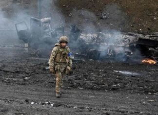 ইউক্রেনে রক্তের খেলা অব্যাহত: এখন রেলস্টেশনে রকেট হামলা, ৩০ জন নিহত, আহত ১০০ জনেরও বেশি