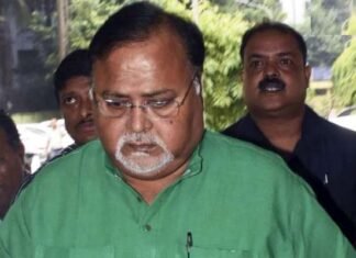 এসএসসি নিয়োগ দুর্নীতির বেড়াজালে তৃণমূল হেভিওয়েটরা। কিছুটা স্বস্তি পার্থর। মুখ খুললেন মমতা