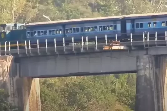 বিনামূল্যে পরিষেবা দিচ্ছে ভারতীয় রেল