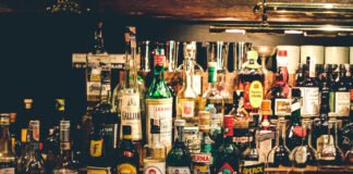 এবারে আপনার পছন্দের মদ আপনার বাড়িতে পৌঁছে যাবে মাত্র ১০ মিনিটের মধ্যে মদ