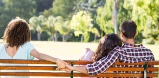 সঙ্গী অন্য সম্পর্কে জড়িয়েছেন বুঝবেন কী করে?