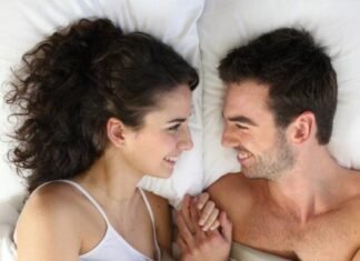 সেক্স করার আগে আধার বা প্যান কার্ড দেখতে হবে না! কেন এমন কথা বলল হাইকোর্ট?