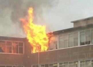 গার্লফ্রেন্ড ফেল করায় বয়ফ্রেন্ড সারা স্কুলে আগুন লাগিয়ে দেয়! তারপর?